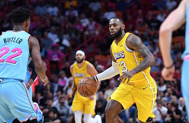  詹姆斯全能表现率湖人终结对手不败金身